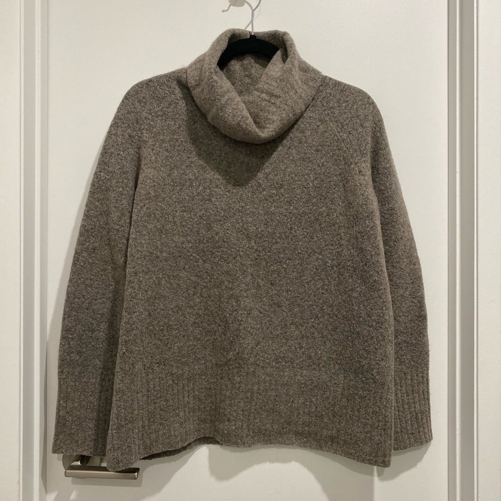 ✨Sold✨ Aritzia Community Plutarch Sweater - Picture 6 of 12